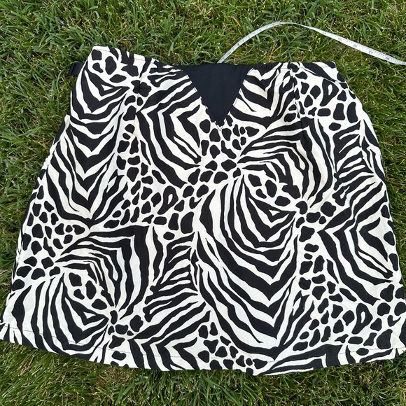 Black pattern Terry Women's Cycling Skort with Attached Padded Shorts. Size L. - Picture 1 of 4